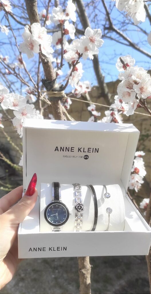 Anne Klein Saat Qadin ucun №509