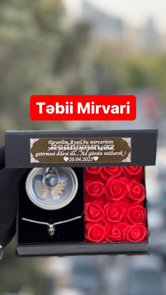 Mirvari Boyunbagili Qoxulu Qırmızı Gül Qutusu №j8