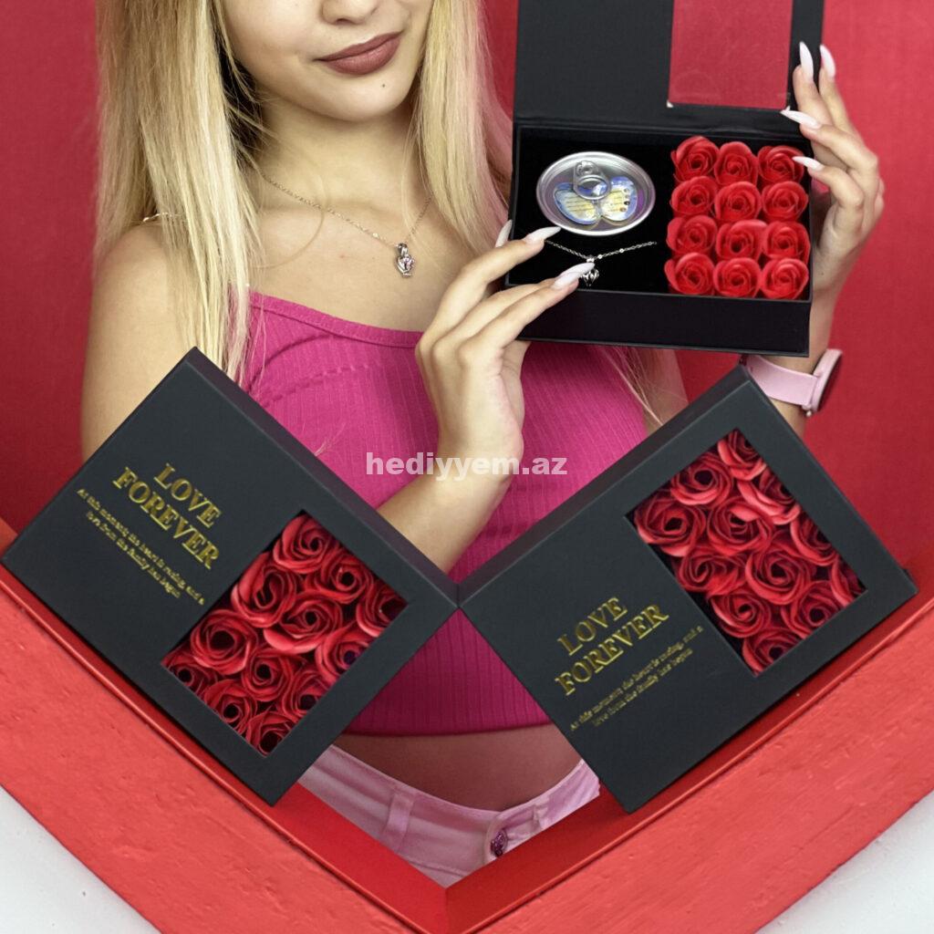 Mirvari Boyunbagili Qoxulu Qırmızı Gül Qutusu №j7