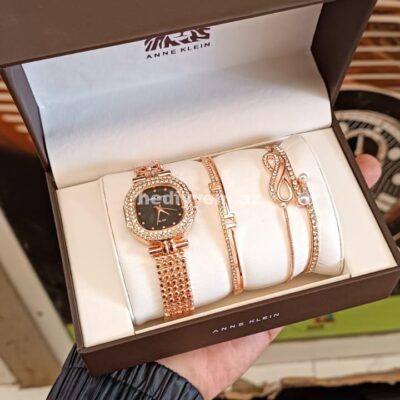 Anne Klein Saat №c014