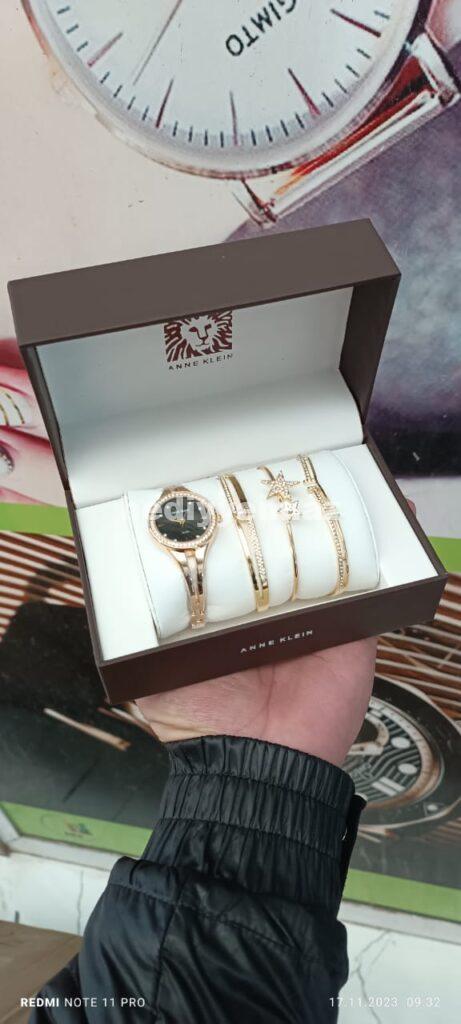 Anne Klein Saat №c019