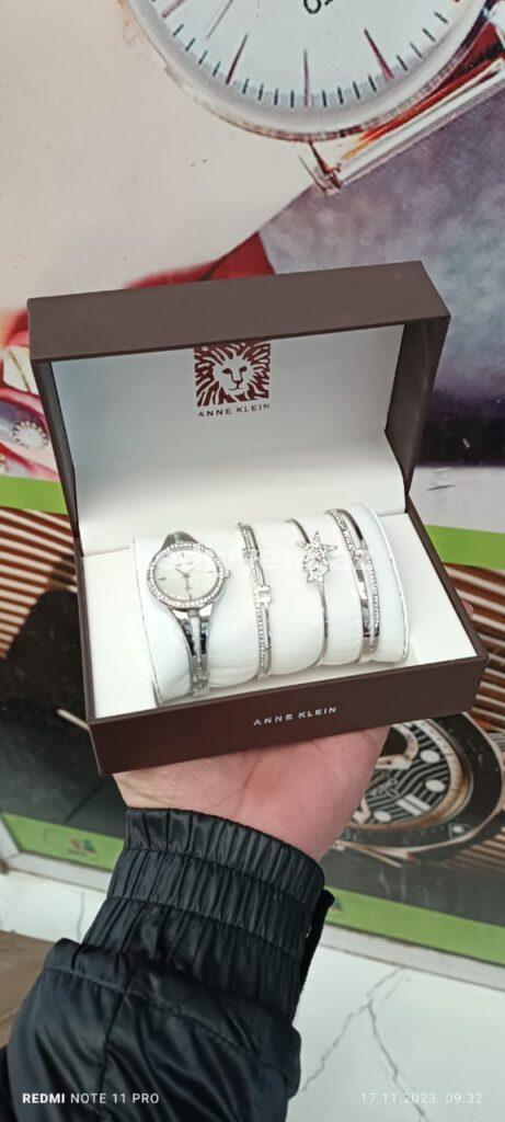 Anne Klein Saat №c019