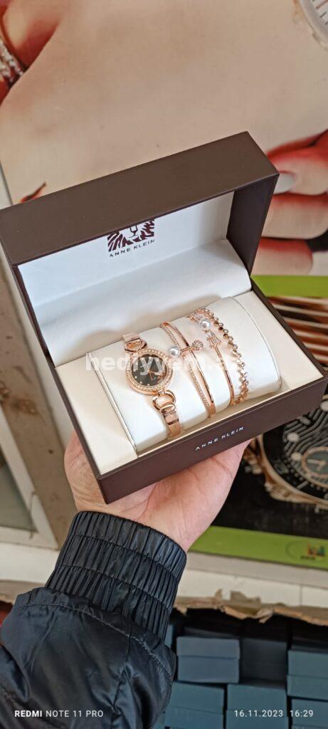 Anne Klein Saat №c015